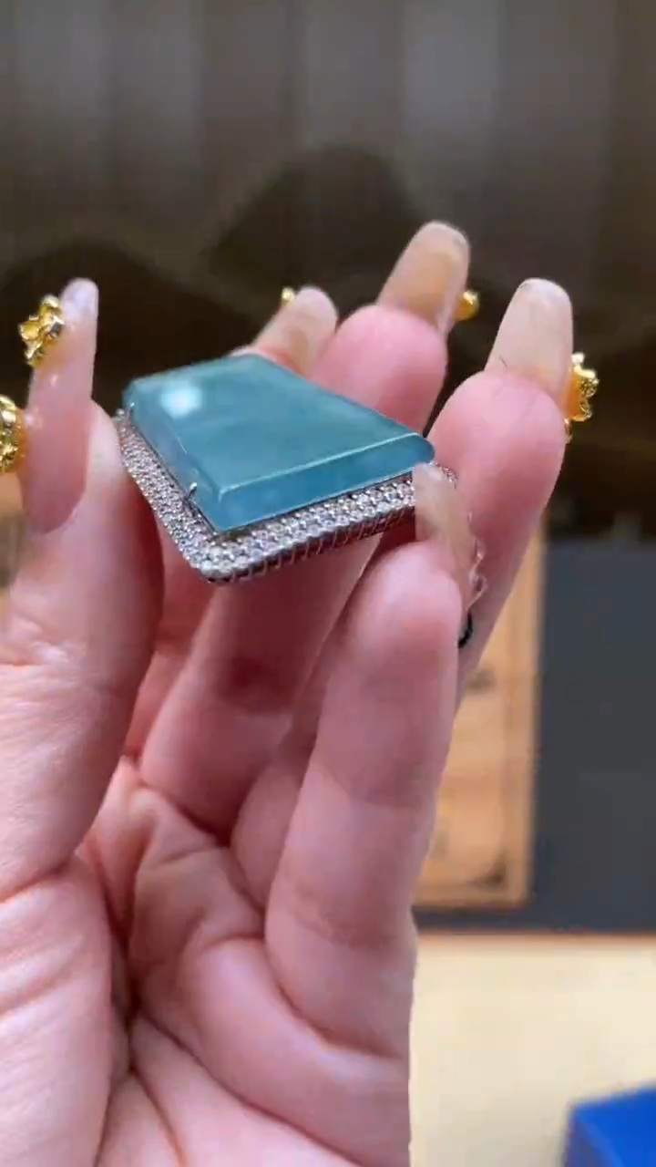 【闪购商品】翡翠颈饰未镶嵌      *A14 (只发一件) 