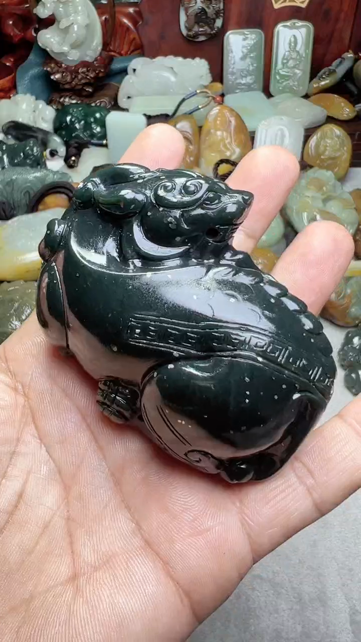 和田玉未镶嵌把件-