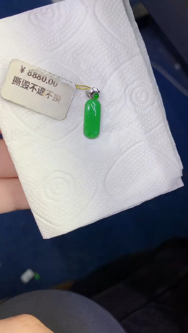 颈饰18K金镶嵌翡翠缅甸天然翡翠a货