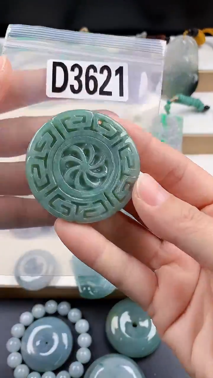 颈饰未镶嵌翡翠天然翡翠吊坠挂件