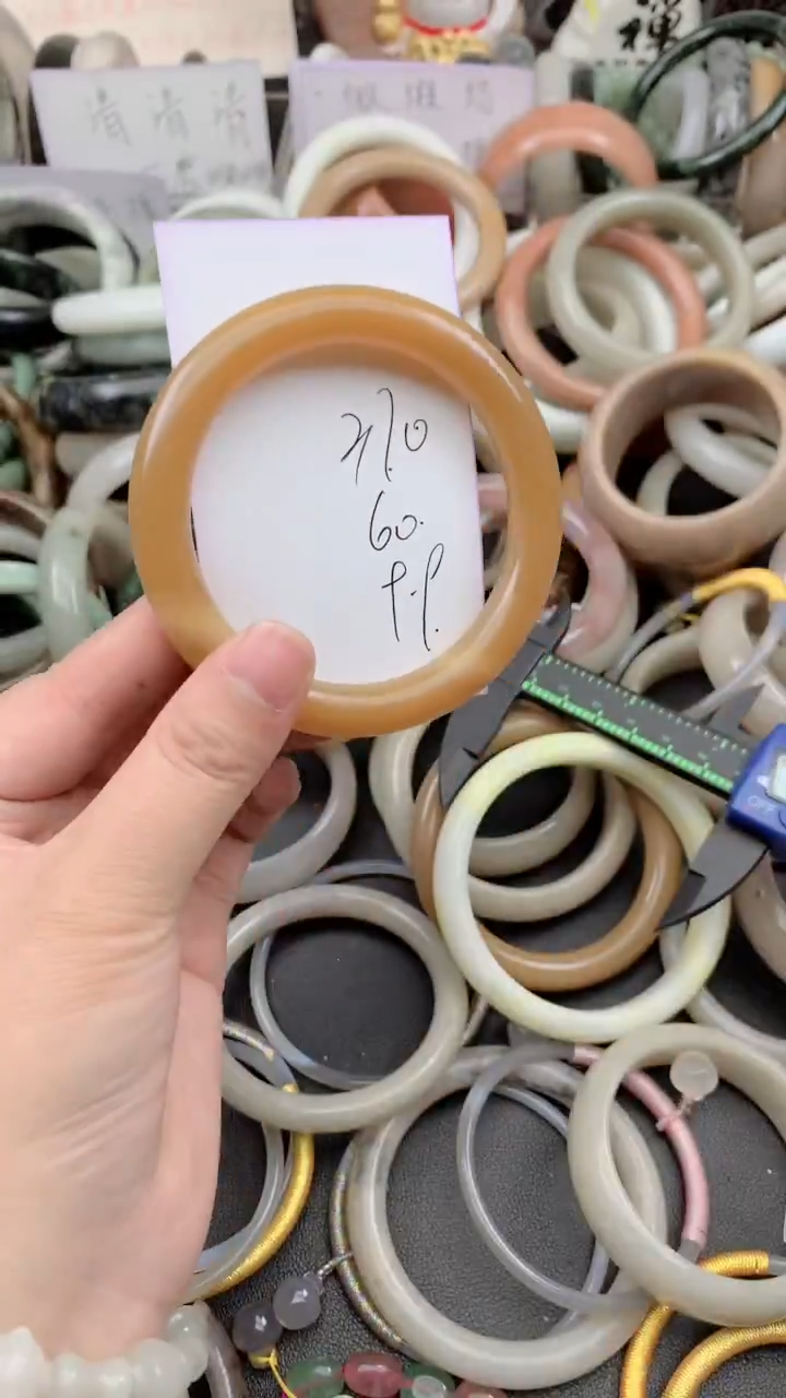 未镶嵌手镯石英质玉370