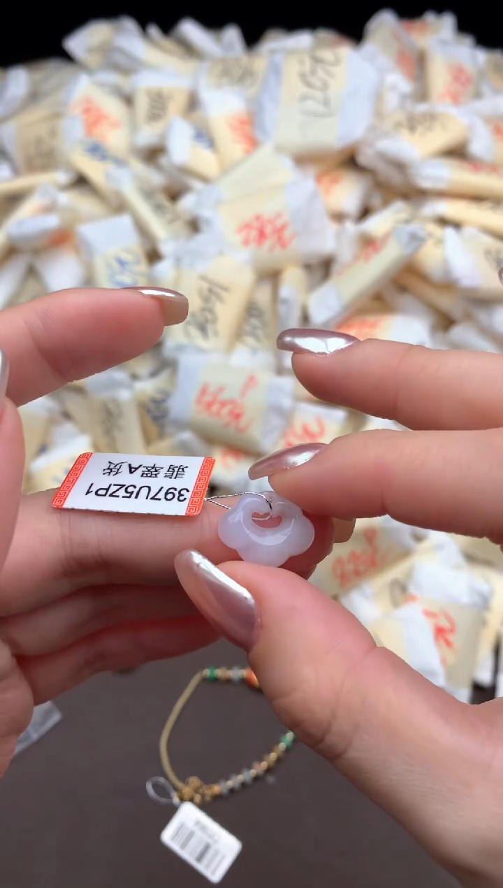 【闪购商品】翡翠挂件未镶嵌一