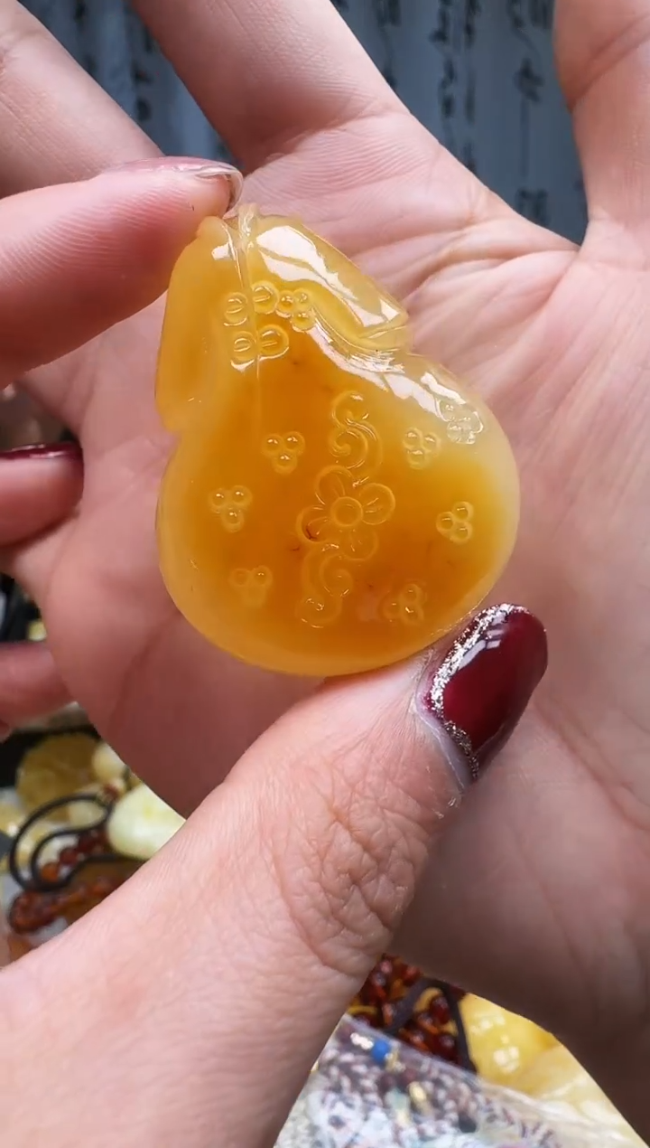 【闪购商品】琥珀裸石未镶嵌挂坠