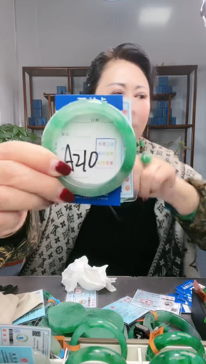 【闪购商品】石英质玉手镯未镶嵌非洲翠