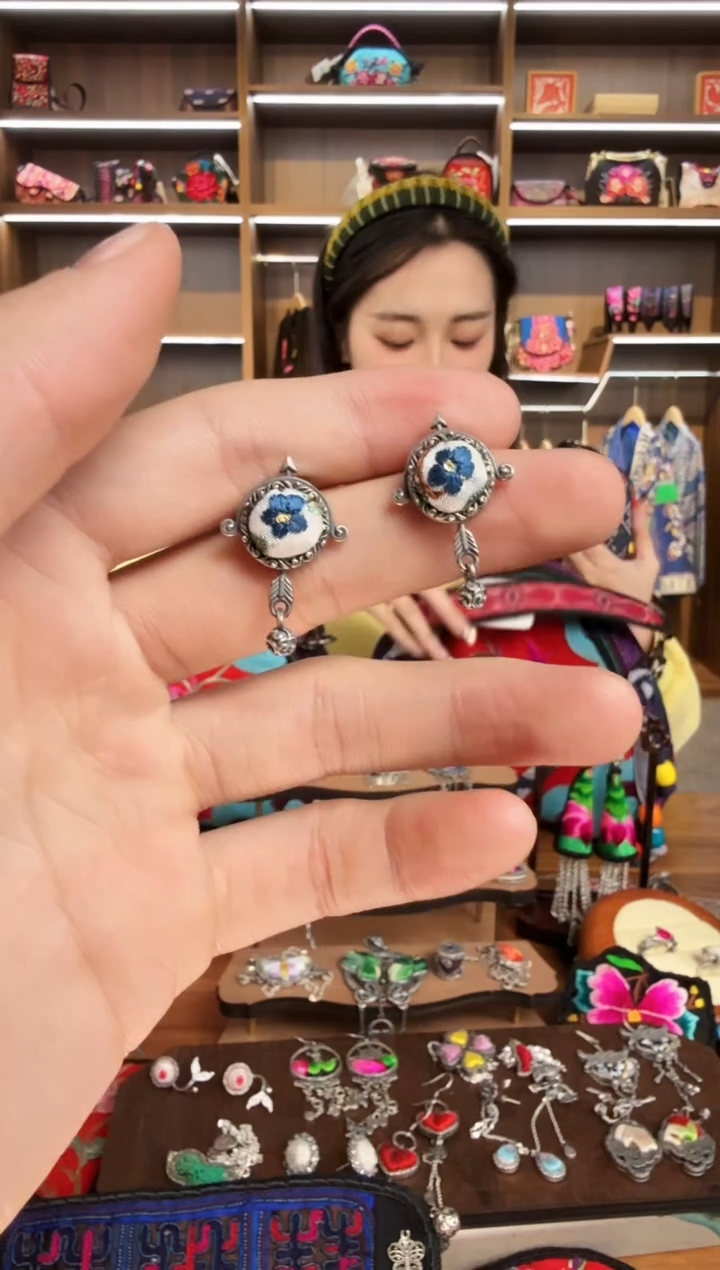 【闪购商品】织绣100蒙阿苏苗绣传承