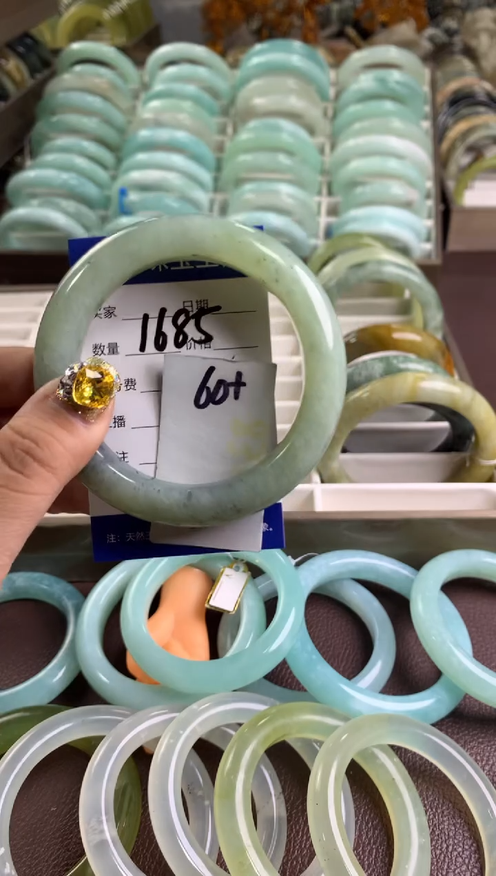 【闪购商品】蛇纹石玉手镯未镶嵌1685