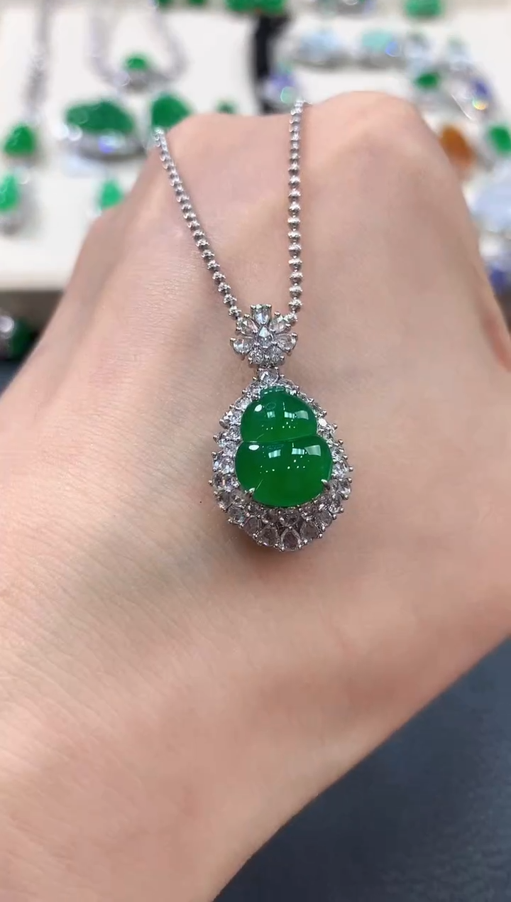 【闪购商品】翡翠吊坠(不含链)18K金镶嵌m66       