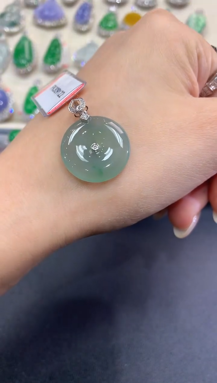 【闪购商品】翡翠吊坠(不含链)18K金镶嵌a1多样性一件发货