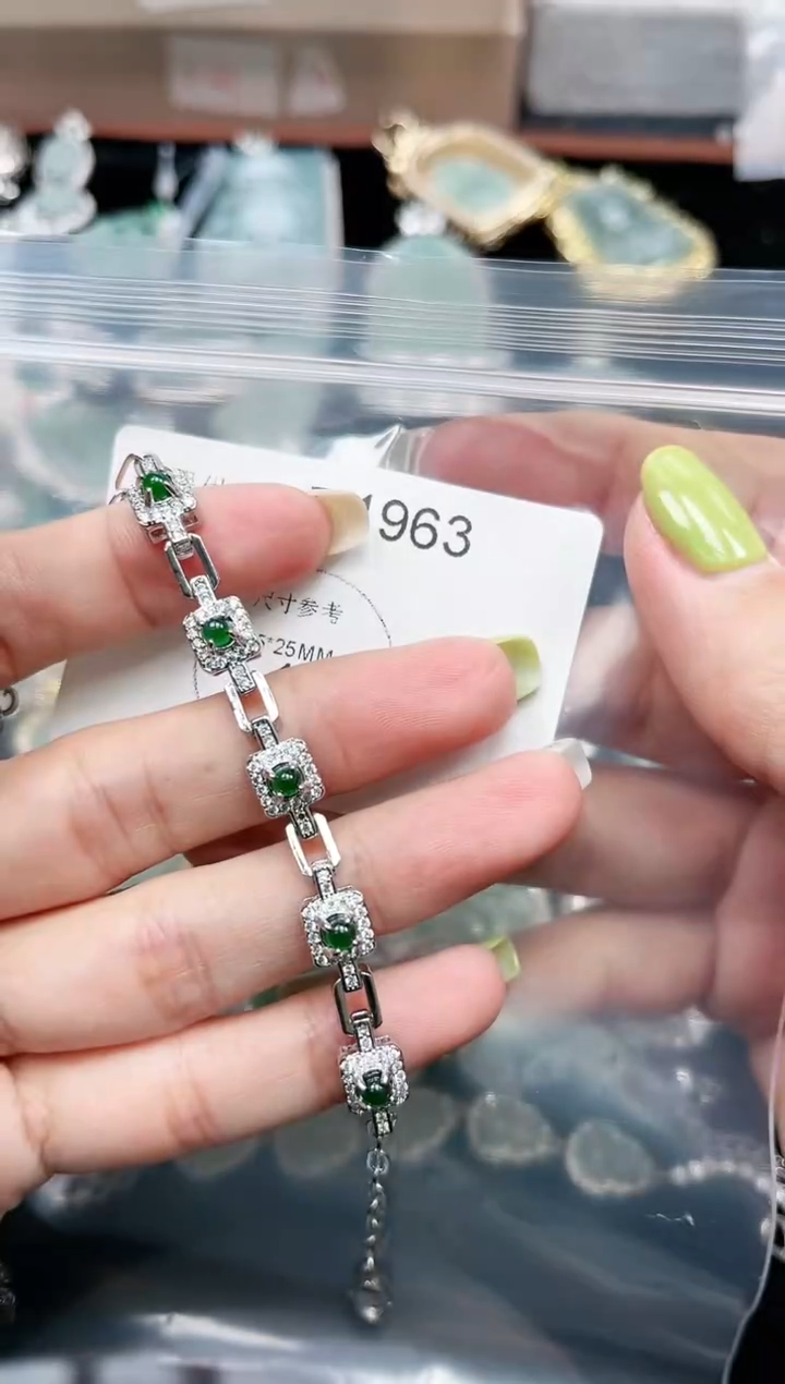 【闪购商品】翡翠颈饰未镶嵌963赠皮绳