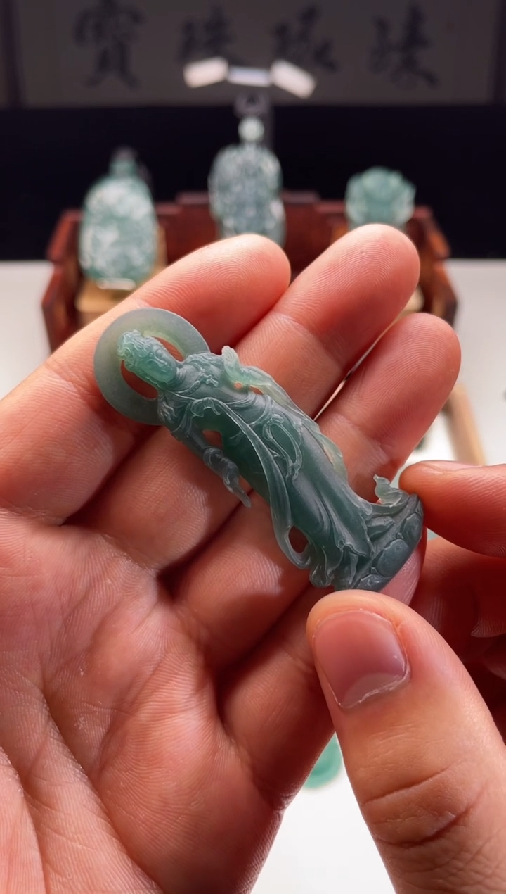 【闪购商品】定制翡翠未镶嵌站观音  危料 不退换