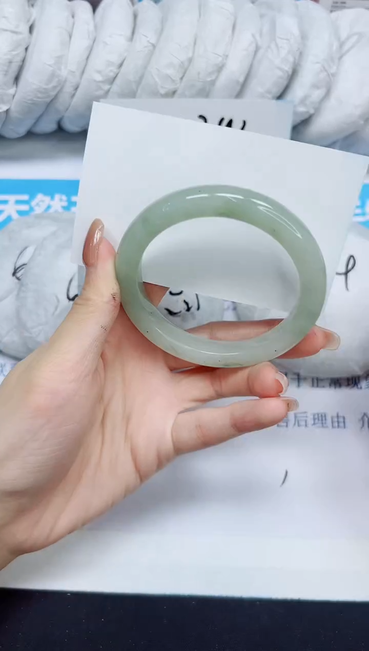 石英质玉手镯未镶嵌392/52.4