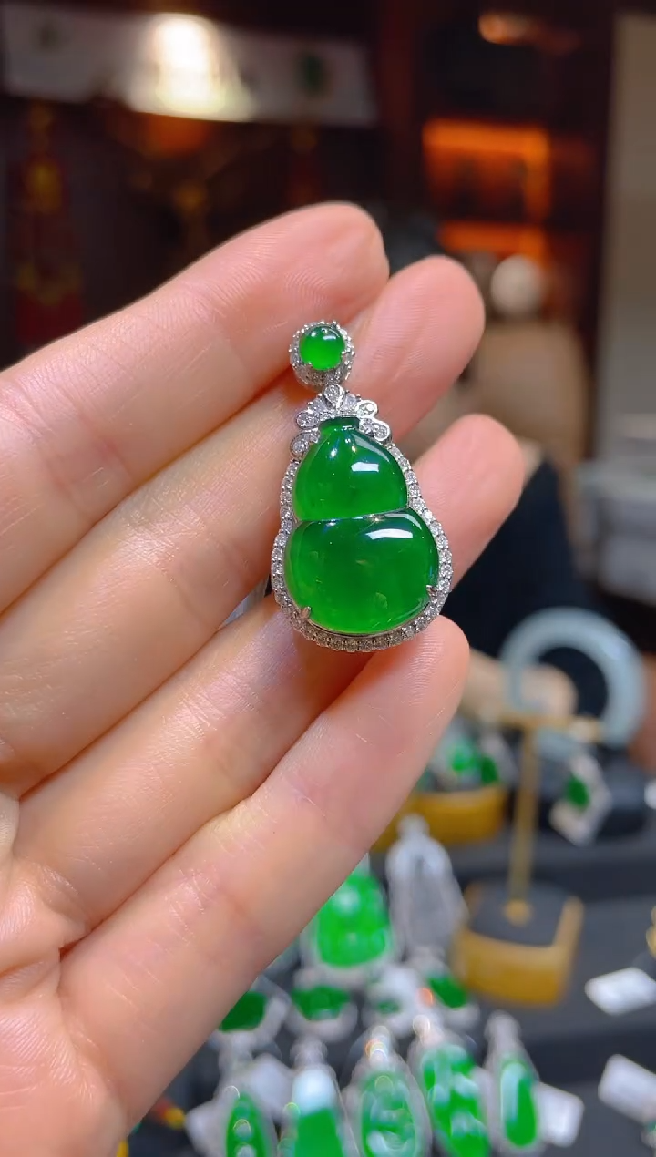 【闪购商品】翡翠颈饰18K金镶嵌121498天然A货翡翠葫芦吊坠