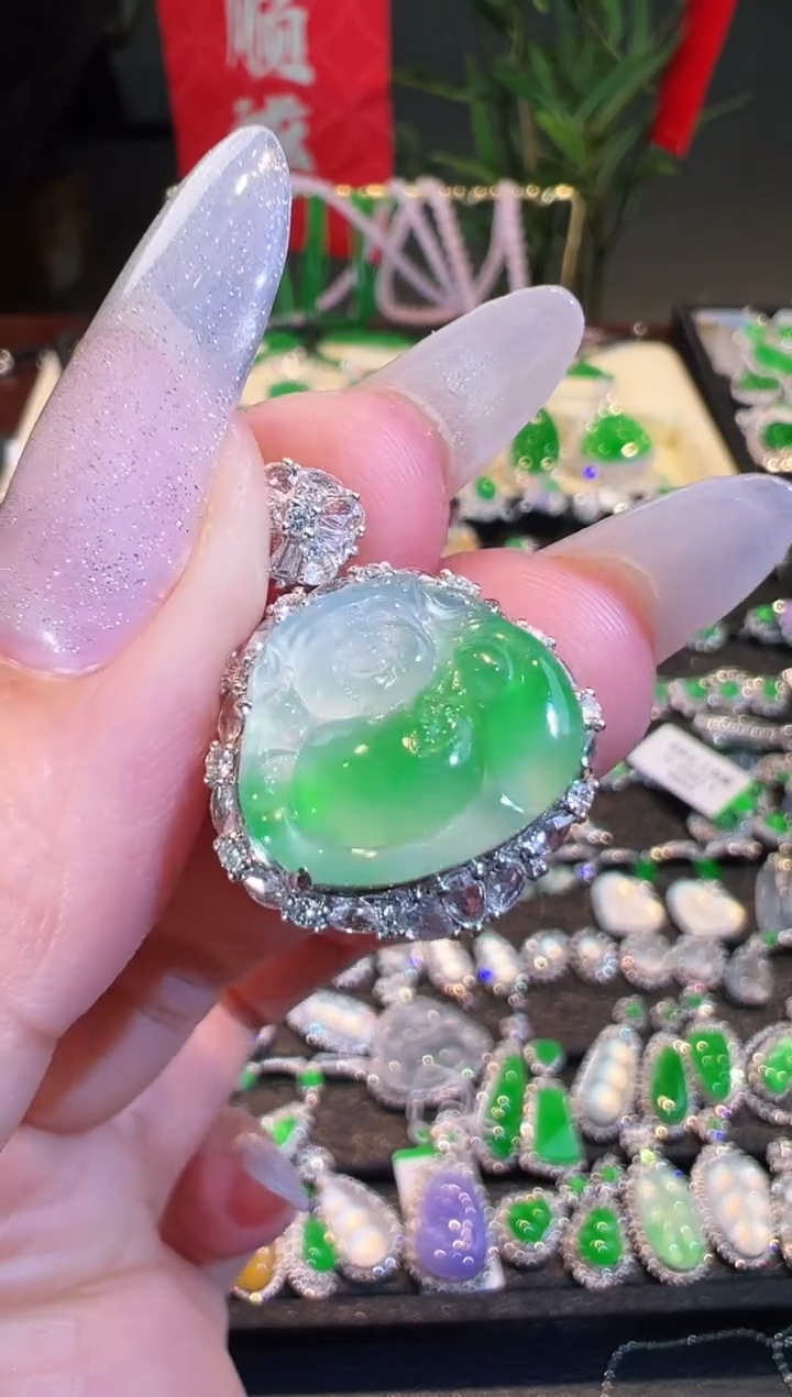 【闪购商品】翡翠吊坠(不含链)18K金镶嵌翡翠