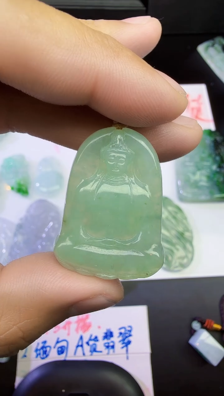 【闪购商品】翡翠颈饰未镶嵌观音