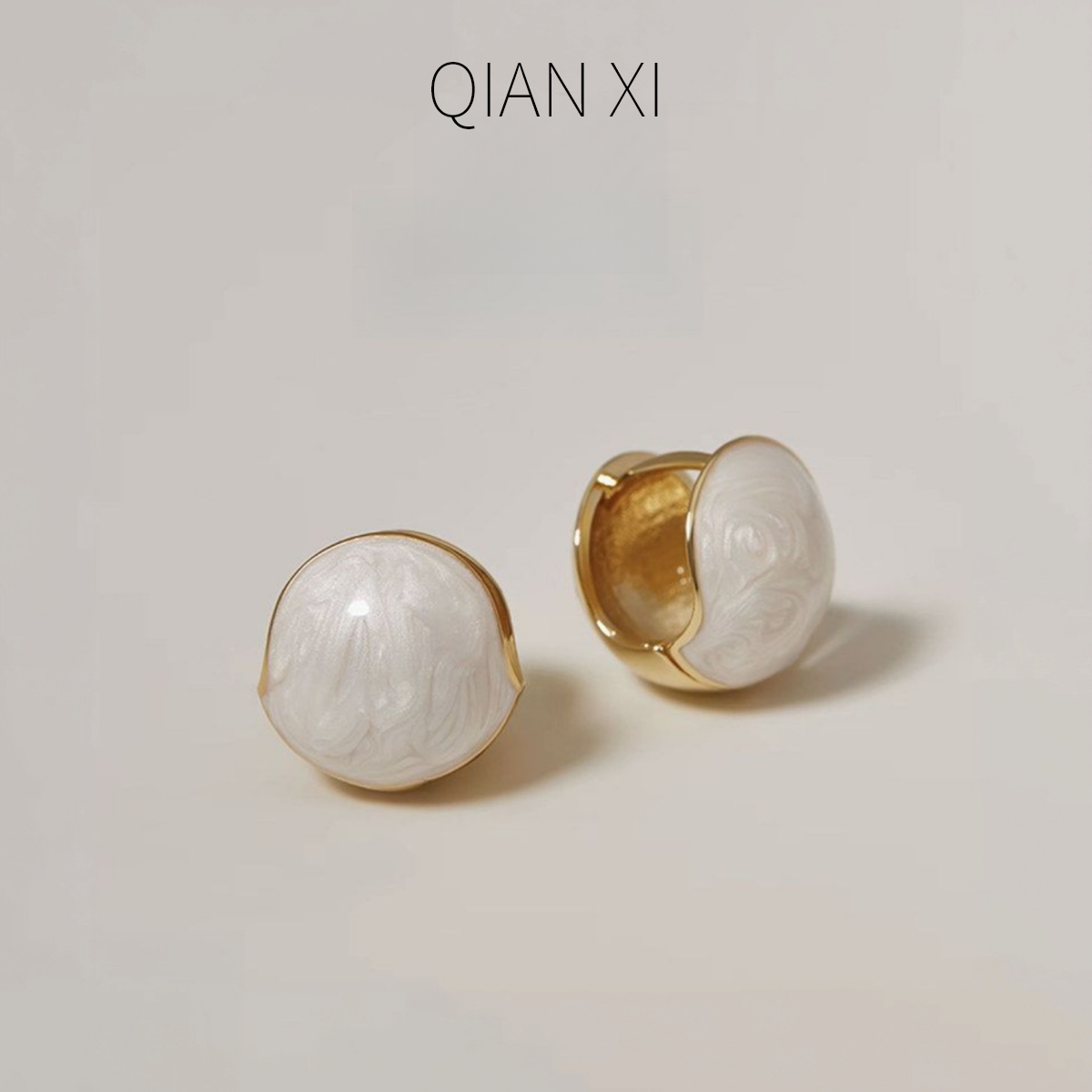 铜合金耳饰 QIAN XI S925银针  冬季高级感耳环法式球球简约耳钉