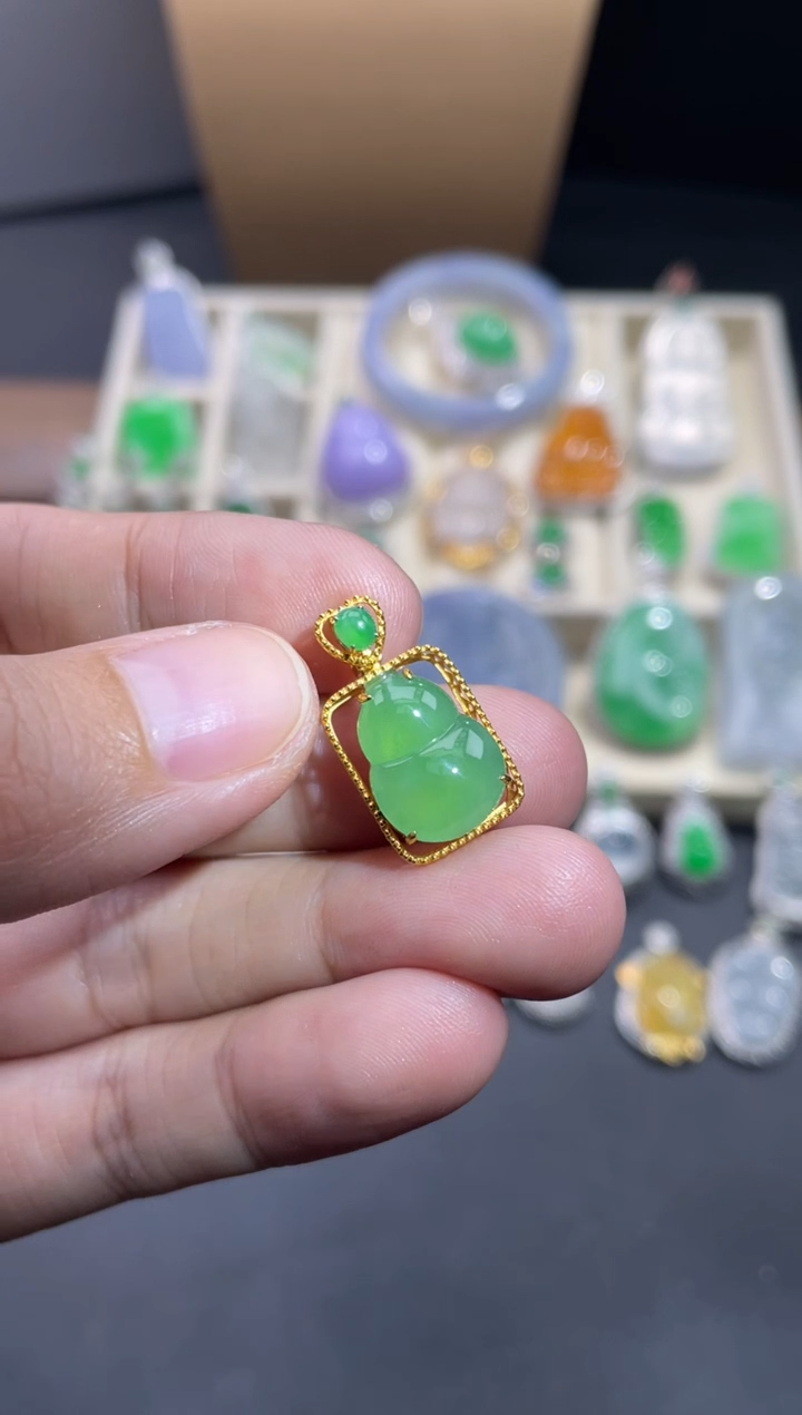 【闪购商品】翡翠颈饰18K金镶嵌17........