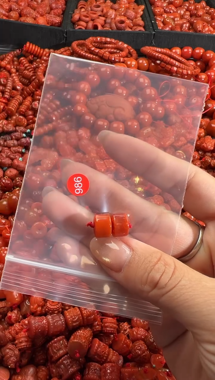 南红玛瑙未镶嵌颈饰1