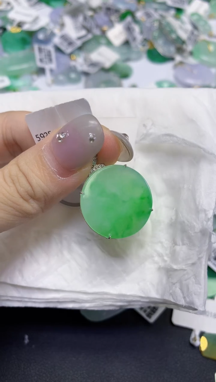 颈饰18K金镶嵌翡翠天然缅甸翡翠A货百元以上9元证书费自理