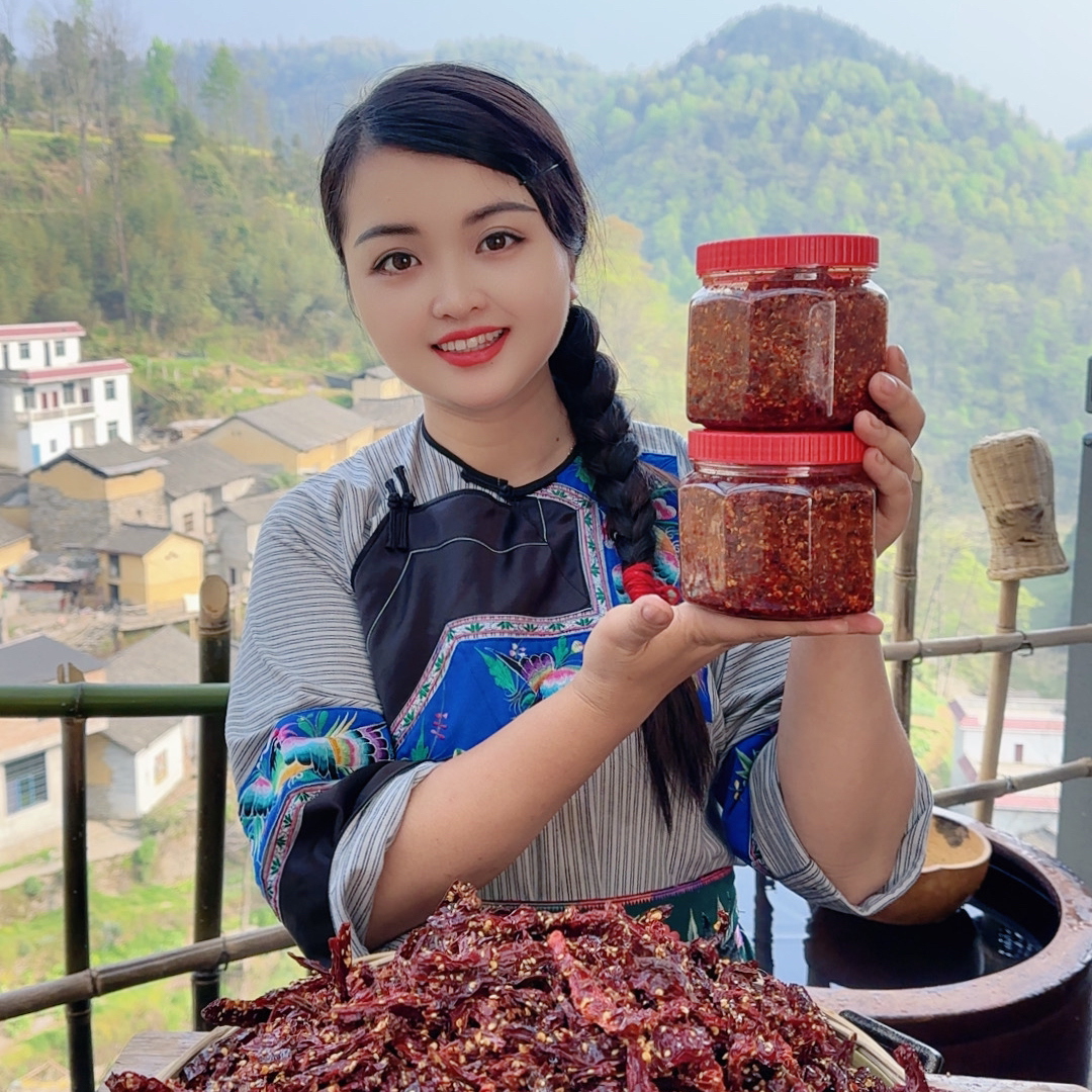 苗家传统手工捶打擂辣椒 油辣椒