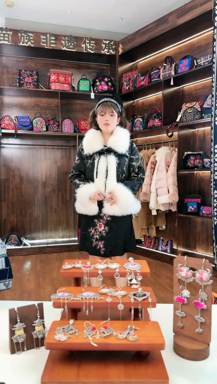 【闪购商品】织绣L05蚩梦苗族古绣