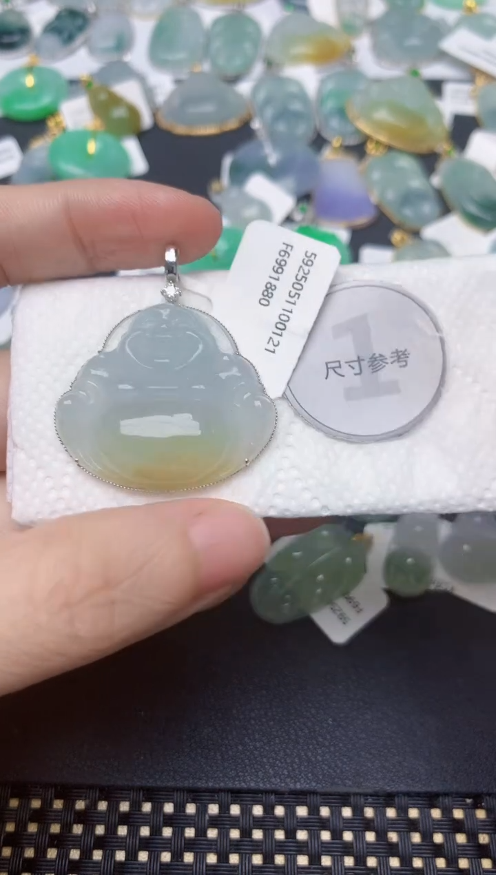 翡翠18K金镶嵌颈饰天然缅甸A货翡翠