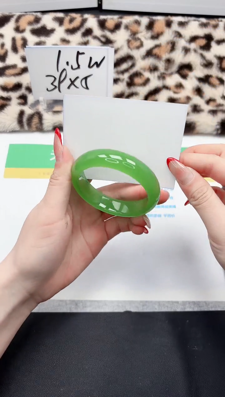 【闪购商品】石英质玉手镯未镶嵌72-