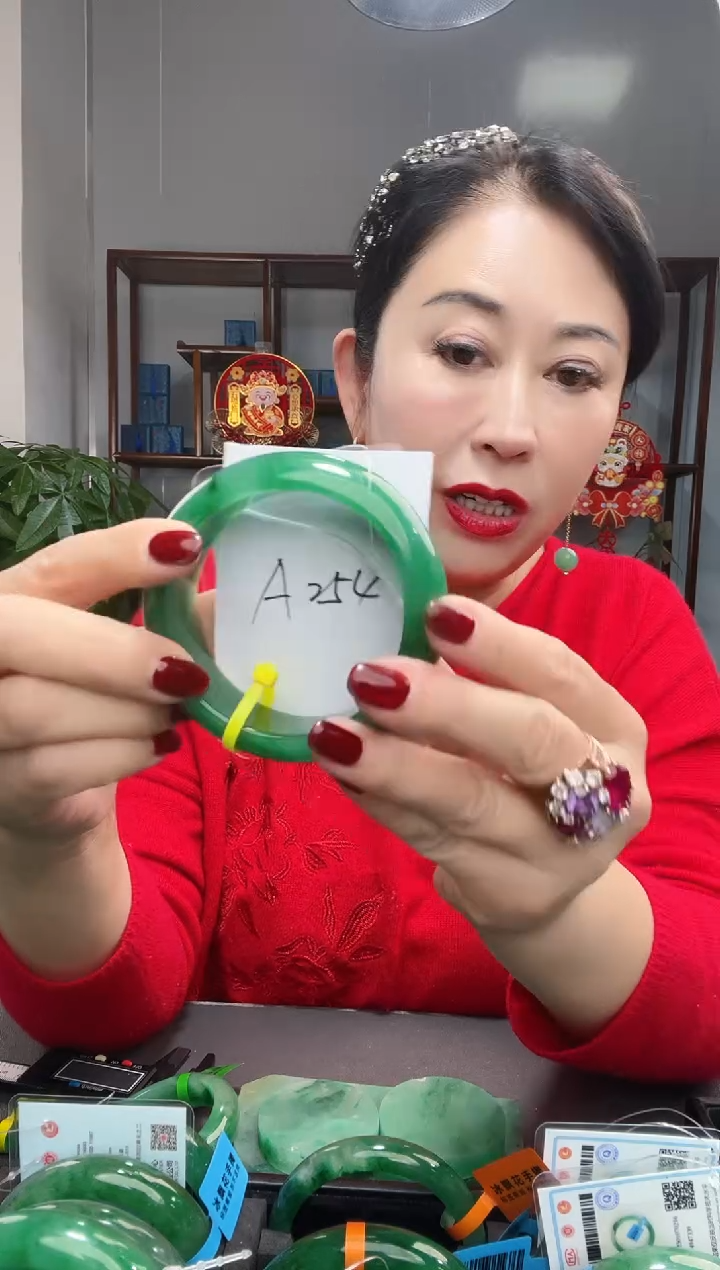 【闪购商品】石英质玉手镯未镶嵌非洲翠