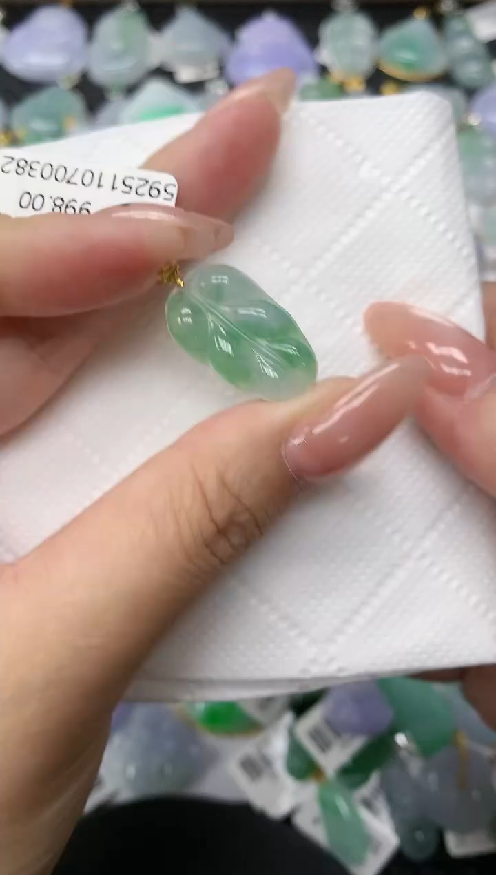 颈饰18K金镶嵌翡翠111111111111