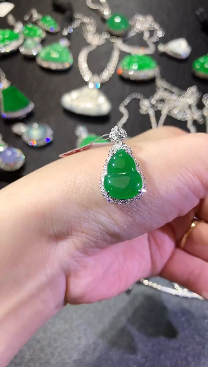 【闪购商品】翡翠吊坠(不含链)18K金镶嵌124-葫芦