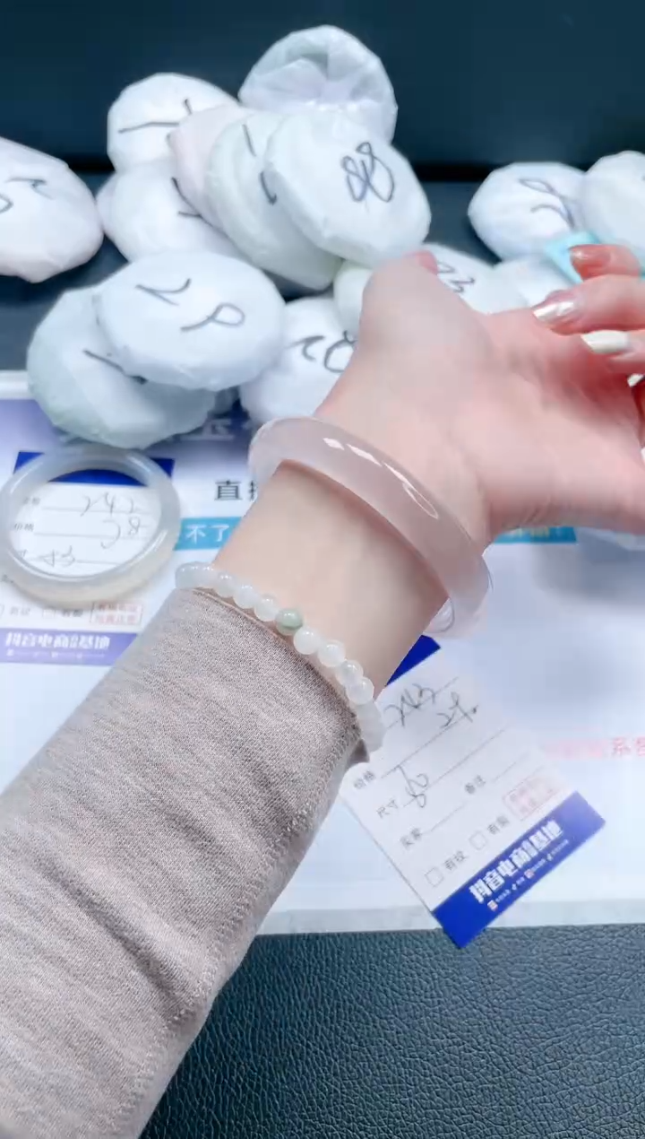 【闪购商品】石英质玉手镯未镶嵌15J243-60