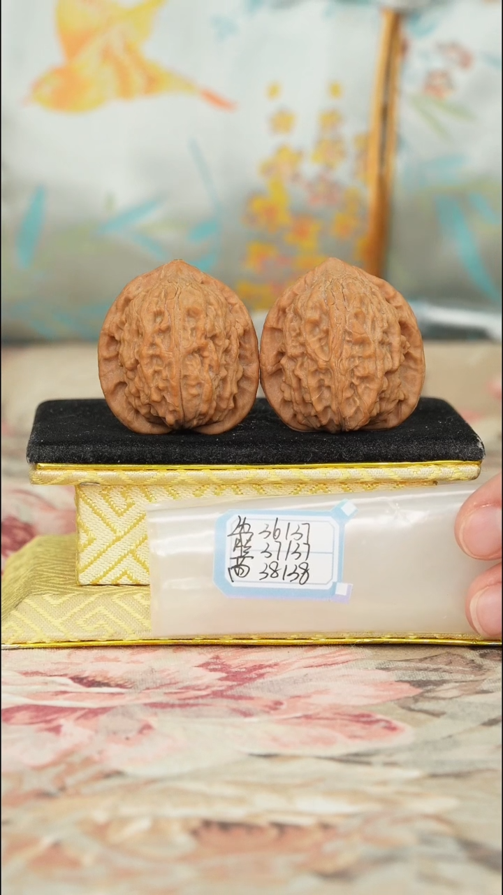 【闪购商品】文玩核桃把件罗家沟