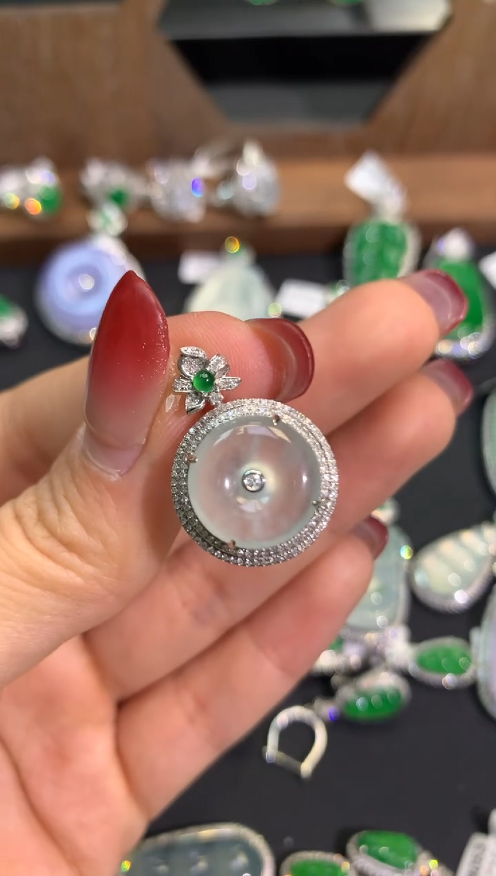 【闪购商品】翡翠吊坠(不含链)18K金镶嵌吊坠