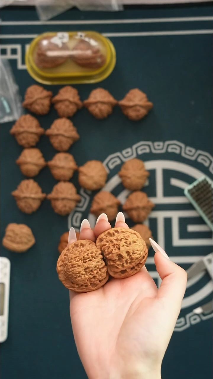 吊坠文玩核桃红**骨三角疆