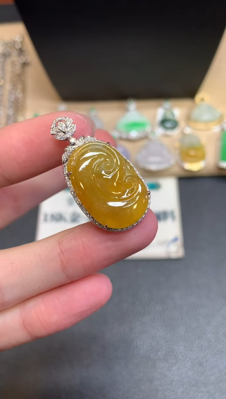 【闪购商品】翡翠颈饰18K金镶嵌如意【无服务费】