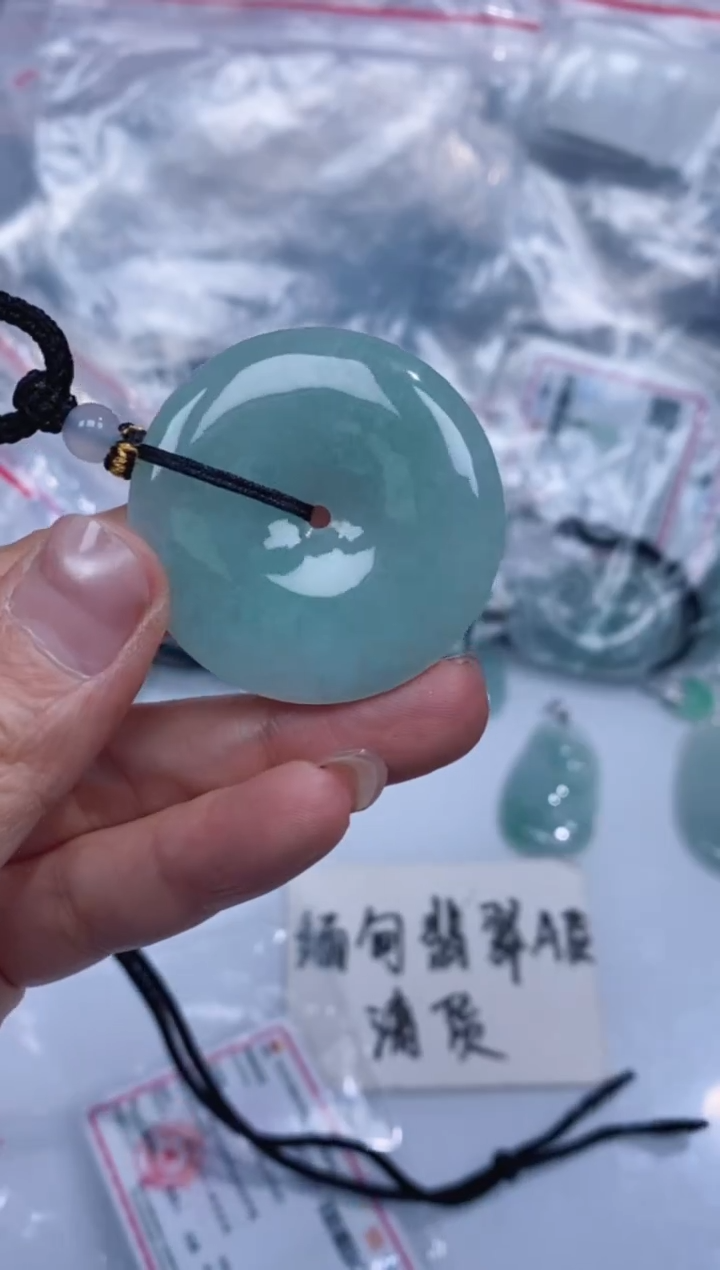 颈饰未镶嵌翡翠吊坠