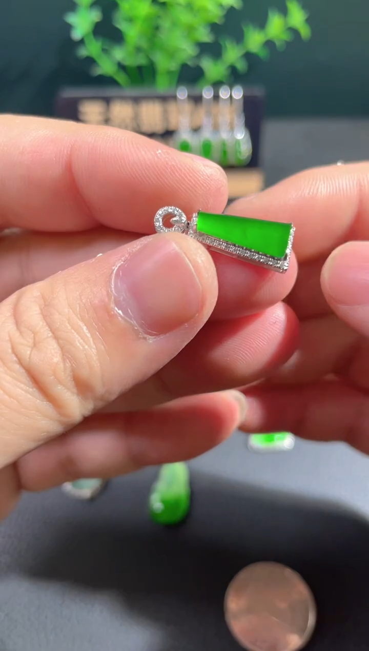 【闪购商品】翡翠颈饰18K金镶嵌翡翠