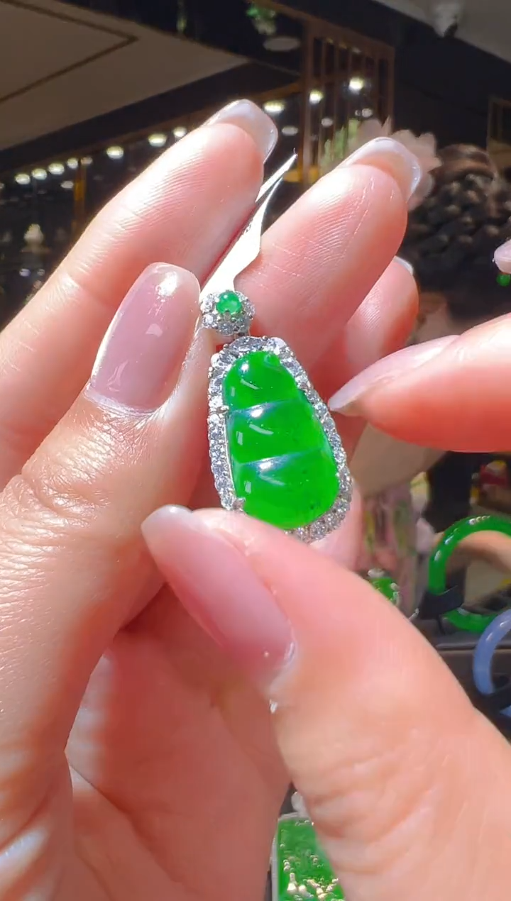 【闪购商品】翡翠吊坠(赠链)银S925镶嵌089 （多样性发货）