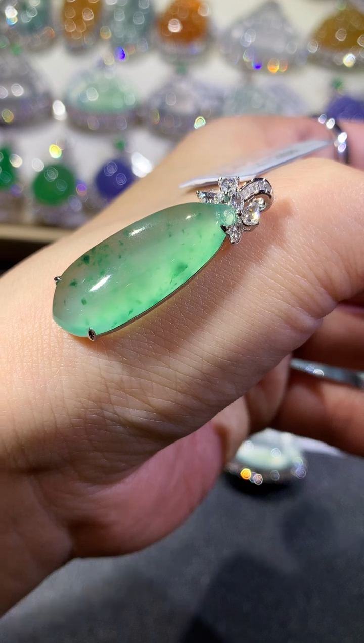 【闪购商品】翡翠吊坠(不含链)18K金镶嵌93-福瓜