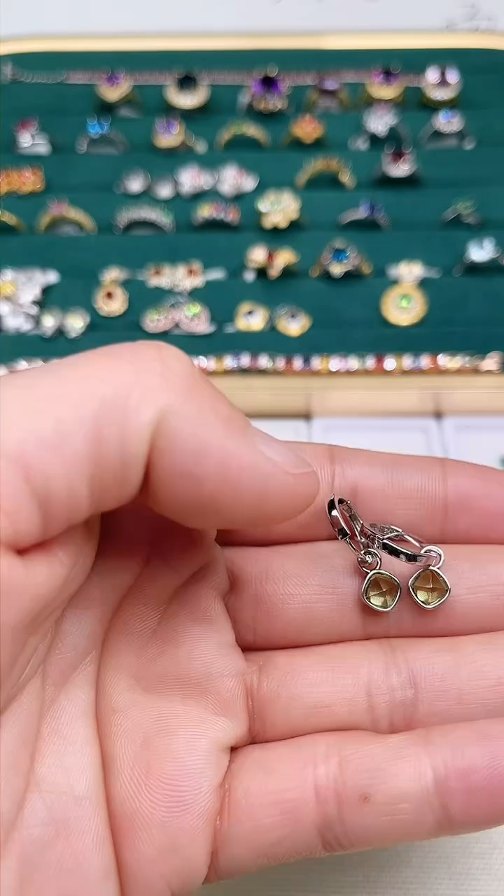 【闪购商品】橄榄石耳饰银S925镶嵌耳扣