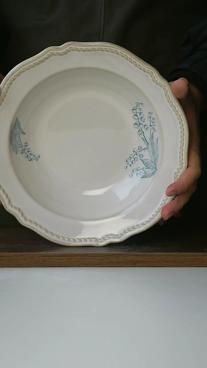 【闪购商品】陶瓷复古铃兰草帽盘瑕@4-2@