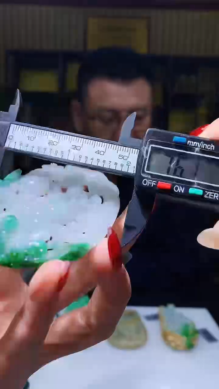 【闪购商品】定制翡翠未镶嵌1071hm-毛货挂件64