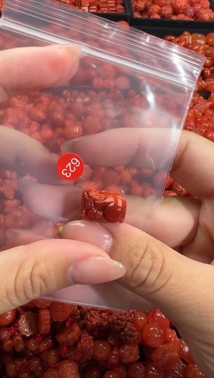 南红玛瑙未镶嵌颈饰1