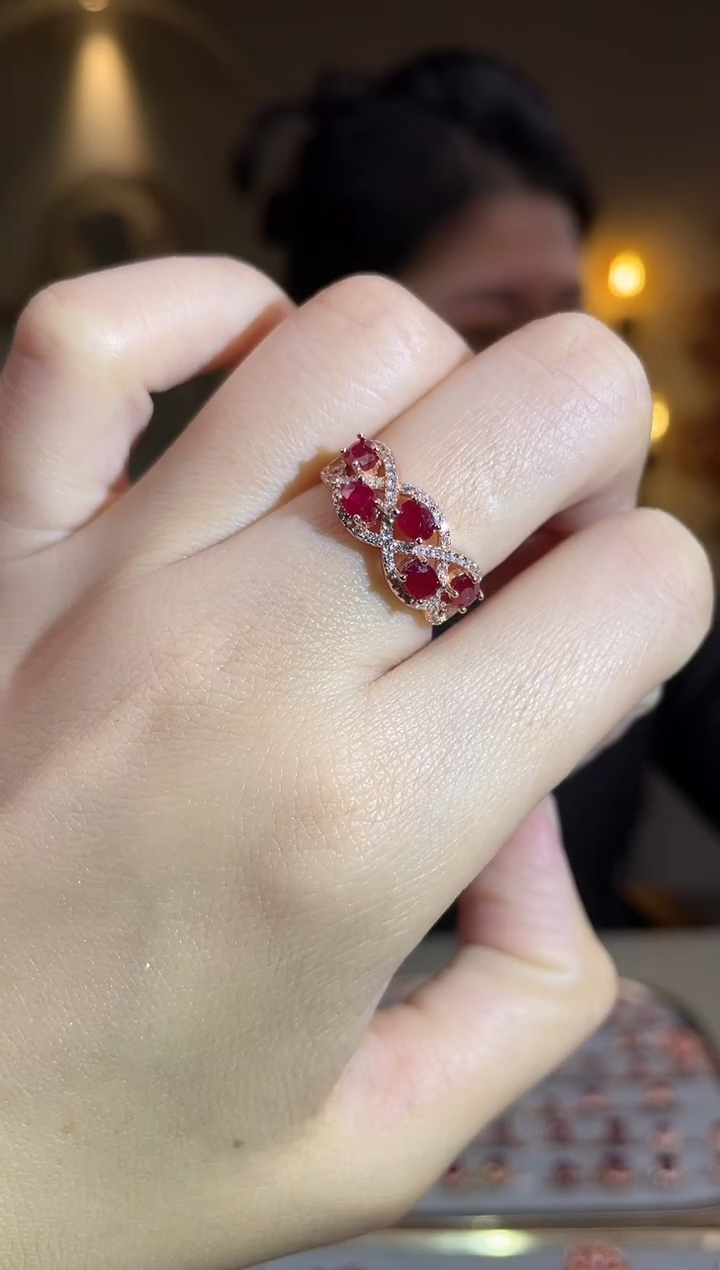 银S925镶嵌手饰红宝石手饰