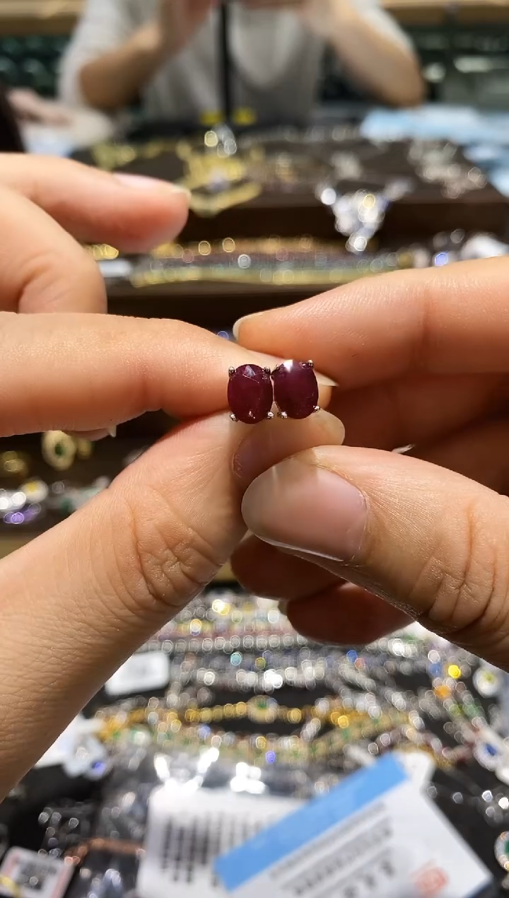 【闪购商品】红宝石耳饰银S925镶嵌耳饰