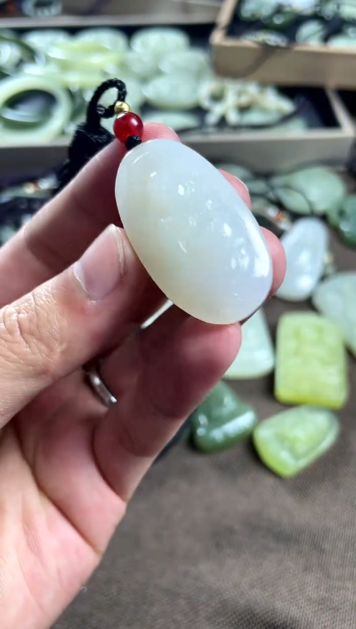 颈饰未镶嵌和田玉佛公