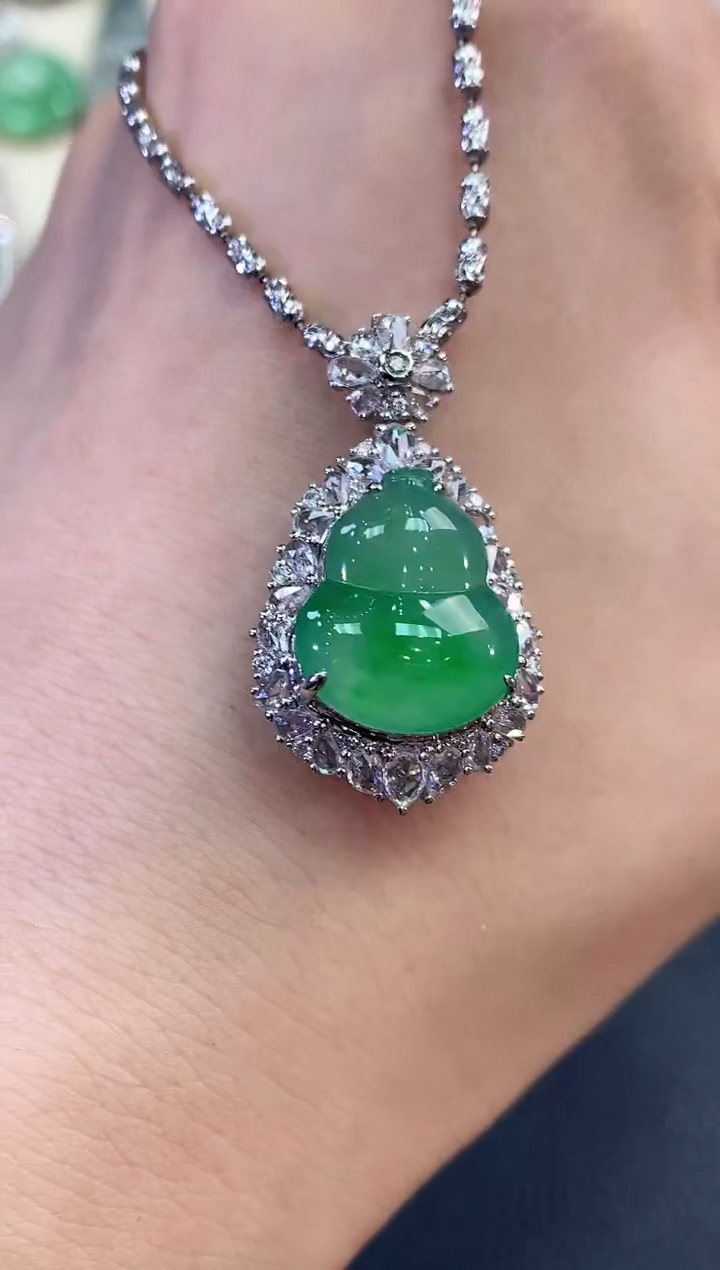 【闪购商品】翡翠吊坠(不含链)18K金镶嵌C69 