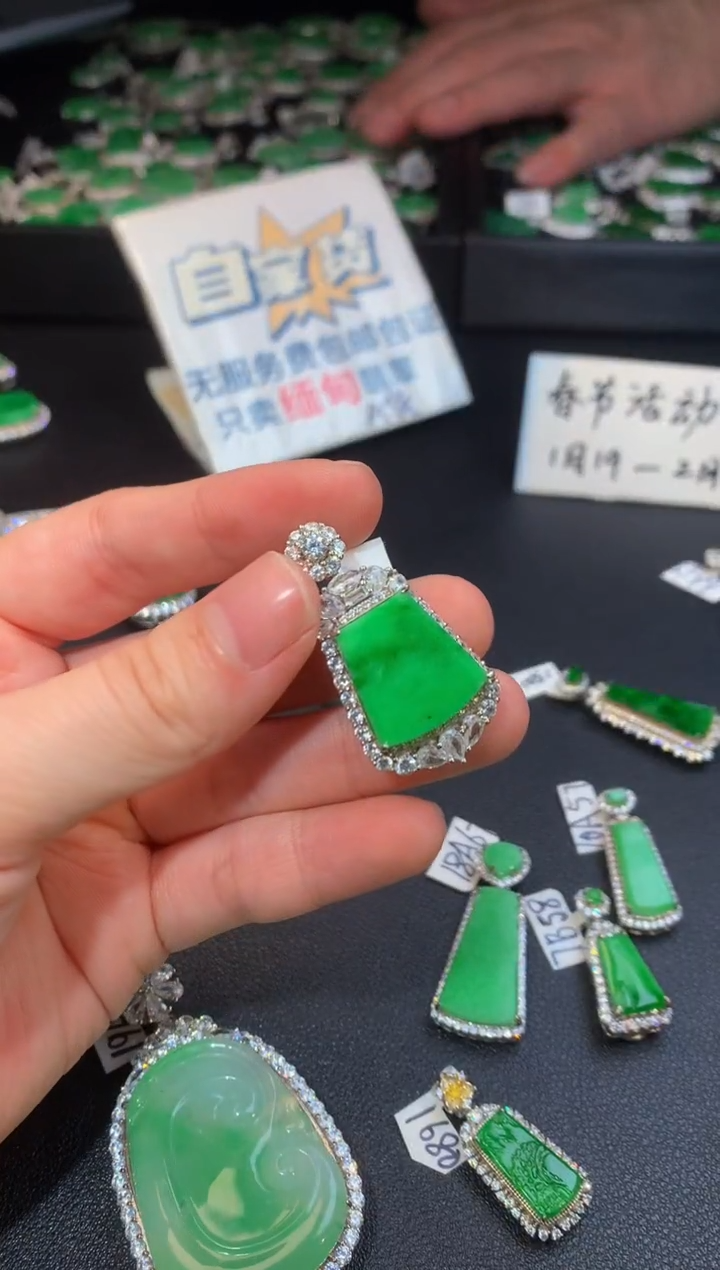 【闪购商品】翡翠颈饰银S925镶嵌翡翠