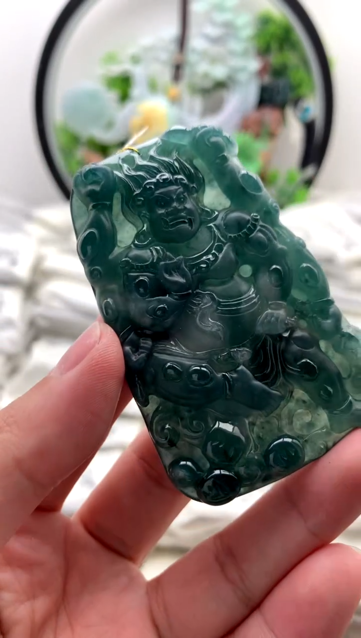 翡翠未镶嵌颈饰不动明王
