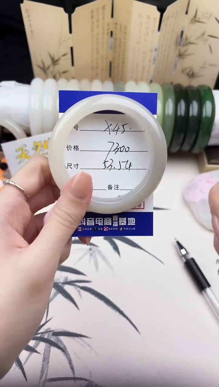 【闪购商品】和田玉手镯未镶嵌45