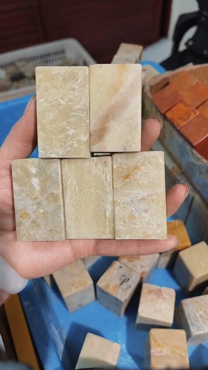 老挝石坚***杨瑕疵不规则章